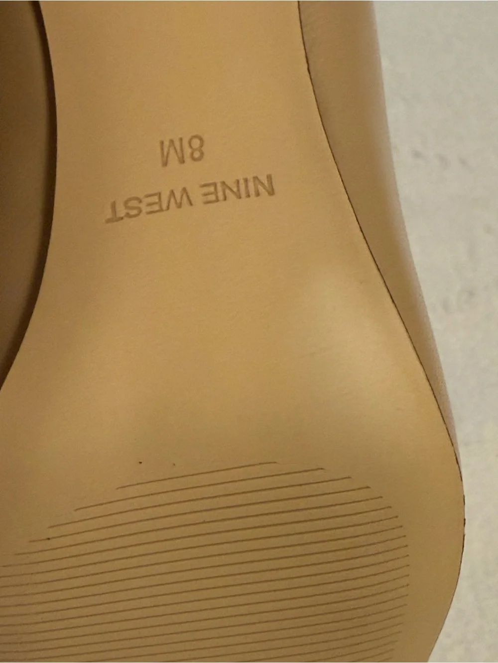 New Nine West Women’s Flax Classic Pointed-Toe  Pumps in Beige. Size 8M